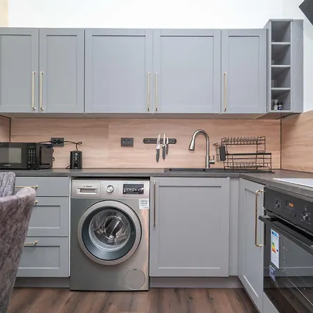 Modern Flat In Centre, Self Check-in, Private Free Parking