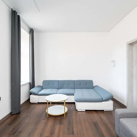Modern Flat In Centre, Self Check-in, Private Free Parking Apartment *
