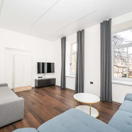 Apartment Modern Flat In Centre, Self Check-in, Private Free Parking *