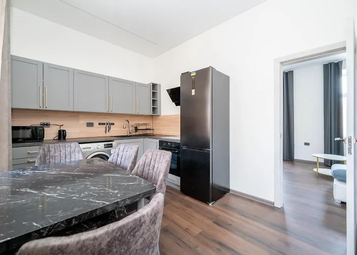 Modern Flat , Self Check In 24h, Netflix, Parking *